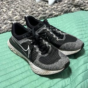 Nike men’s running shoes 10.5 M